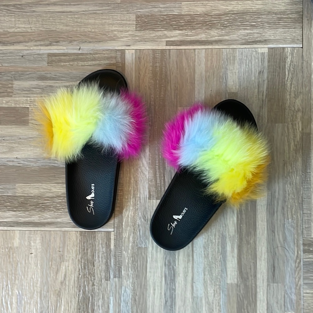 🌈🩴 shoe lovers fuzzy slides sz 8.5